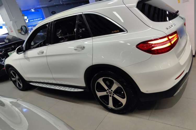 Used Mercedes-Benz GLC 2019 Facelift GLC 260 L 4MATIC Luxury Model Exterior 3