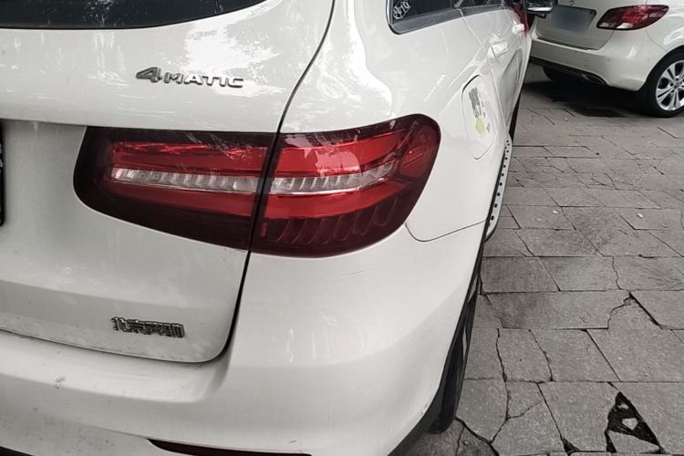 Used Mercedes-Benz GLC 2019 GLC 260 4MATIC Luxury Model Exterior 3