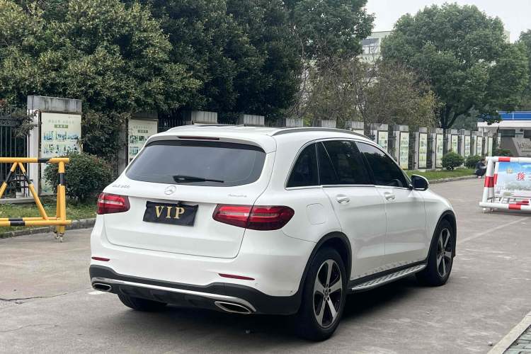 Used Mercedes-Benz GLC 2019 GLC 260 4MATIC Luxury Model Exterior 3