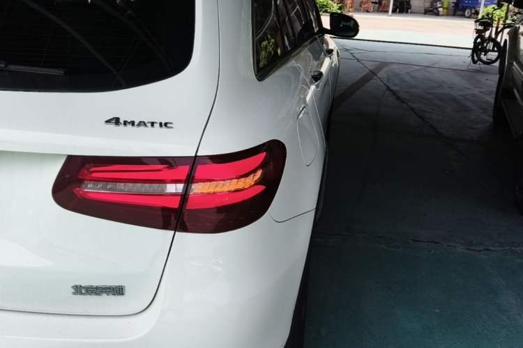 Used Mercedes-Benz GLC 2019 Facelift GLC 260 L 4MATIC Luxury Model Exterior 3