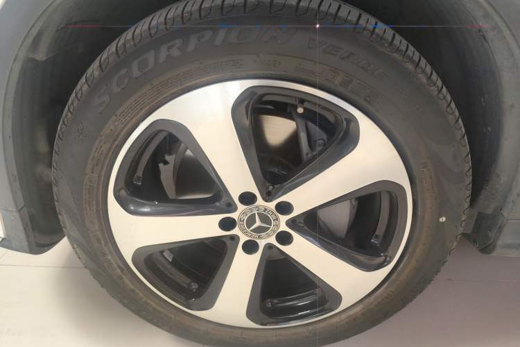 Used Mercedes-Benz GLC 2019 GLC 260 L 4MATIC Luxury Model Exterior 4