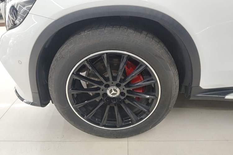 Used Mercedes-Benz GLC 2019 GLC 260 L 4MATIC Luxury Model Exterior 4