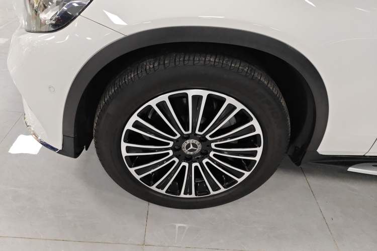 Used Mercedes-Benz GLC 2019 GLC 260 L 4MATIC Dynamic Model Exterior 4