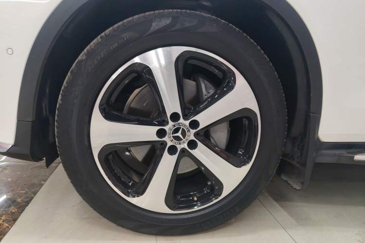 Used Mercedes-Benz GLC 2019 Facelift GLC 260 L 4MATIC Luxury Model Exterior 4