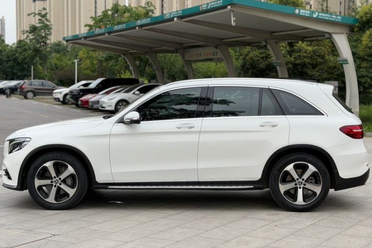 Used Mercedes-Benz GLC 2019 Facelift GLC 260 L 4MATIC Luxury Model Exterior 4