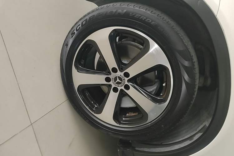 Used Mercedes-Benz GLC 2019 Facelift GLC 260 L 4MATIC Luxury Model Exterior 4