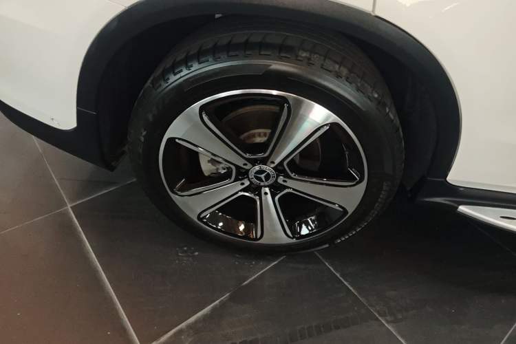 Used Mercedes-Benz GLC 2019 Refreshed GLC 300 L 4MATIC Dynamic Edition Exterior 5