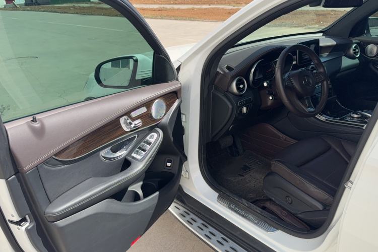 Used Mercedes-Benz GLC 2019 Facelift GLC 260 L 4MATIC Luxury Model Exterior 5