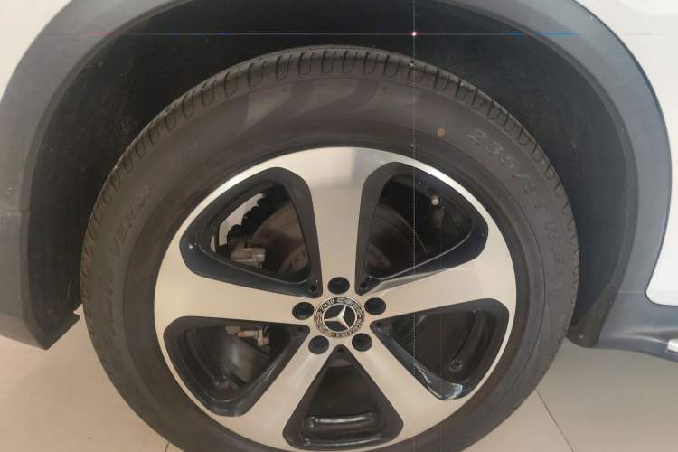 Used Mercedes-Benz GLC 2019 GLC 260 L 4MATIC Luxury Model Exterior 5