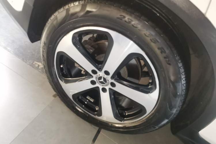 Used Mercedes-Benz GLC 2019 GLC 260 4MATIC Luxury Model Exterior 5