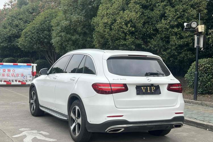 Used Mercedes-Benz GLC 2019 GLC 260 4MATIC Luxury Model Exterior 5