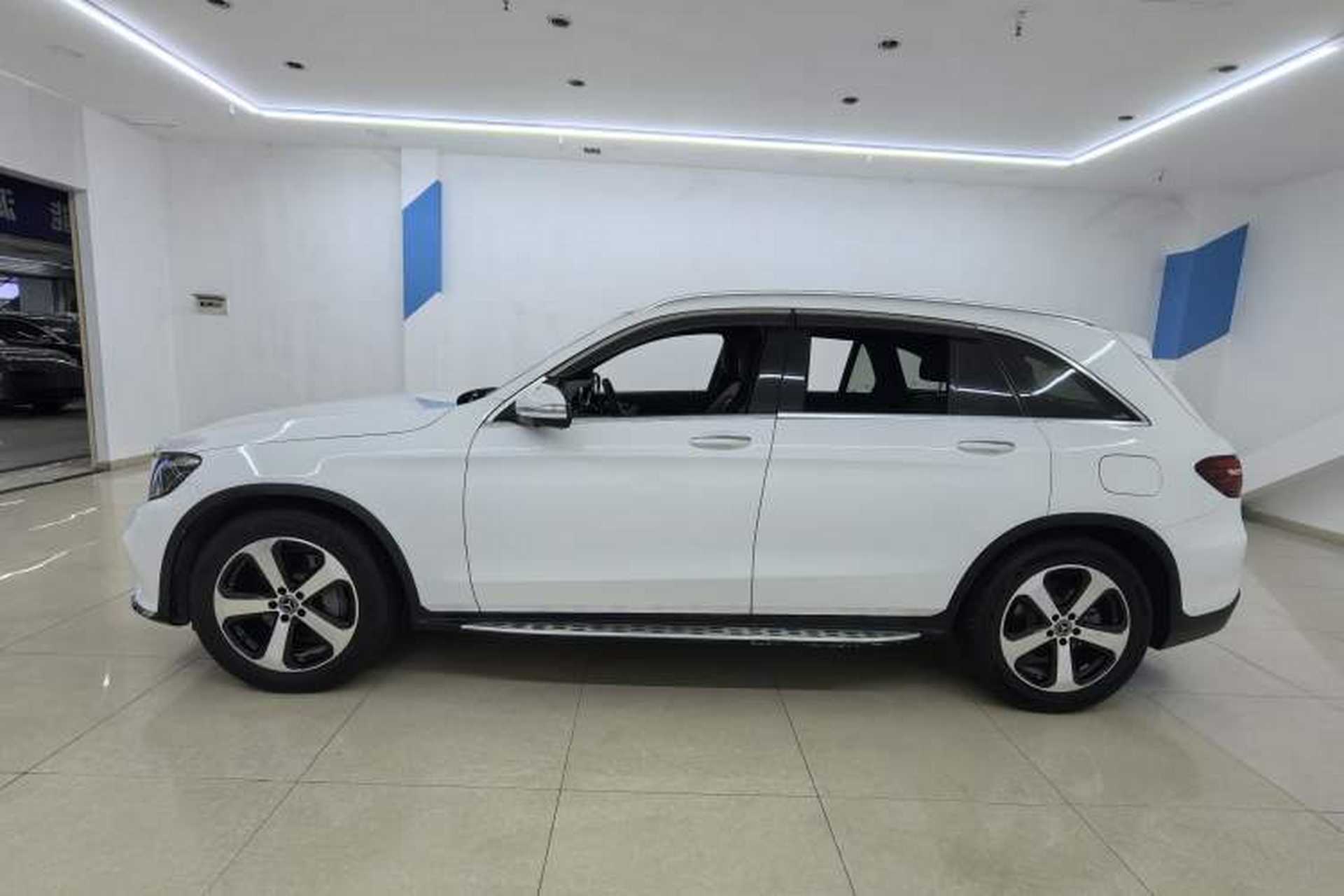 Used Mercedes-Benz GLC 2019 Facelift GLC 260 L 4MATIC Luxury Model Exterior 6