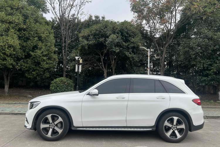 Used Mercedes-Benz GLC 2019 GLC 260 4MATIC Luxury Model Exterior 6