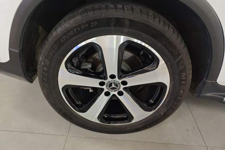 Used Mercedes-Benz GLC 2019 Facelift GLC 260 L 4MATIC Luxury Model Exterior 7