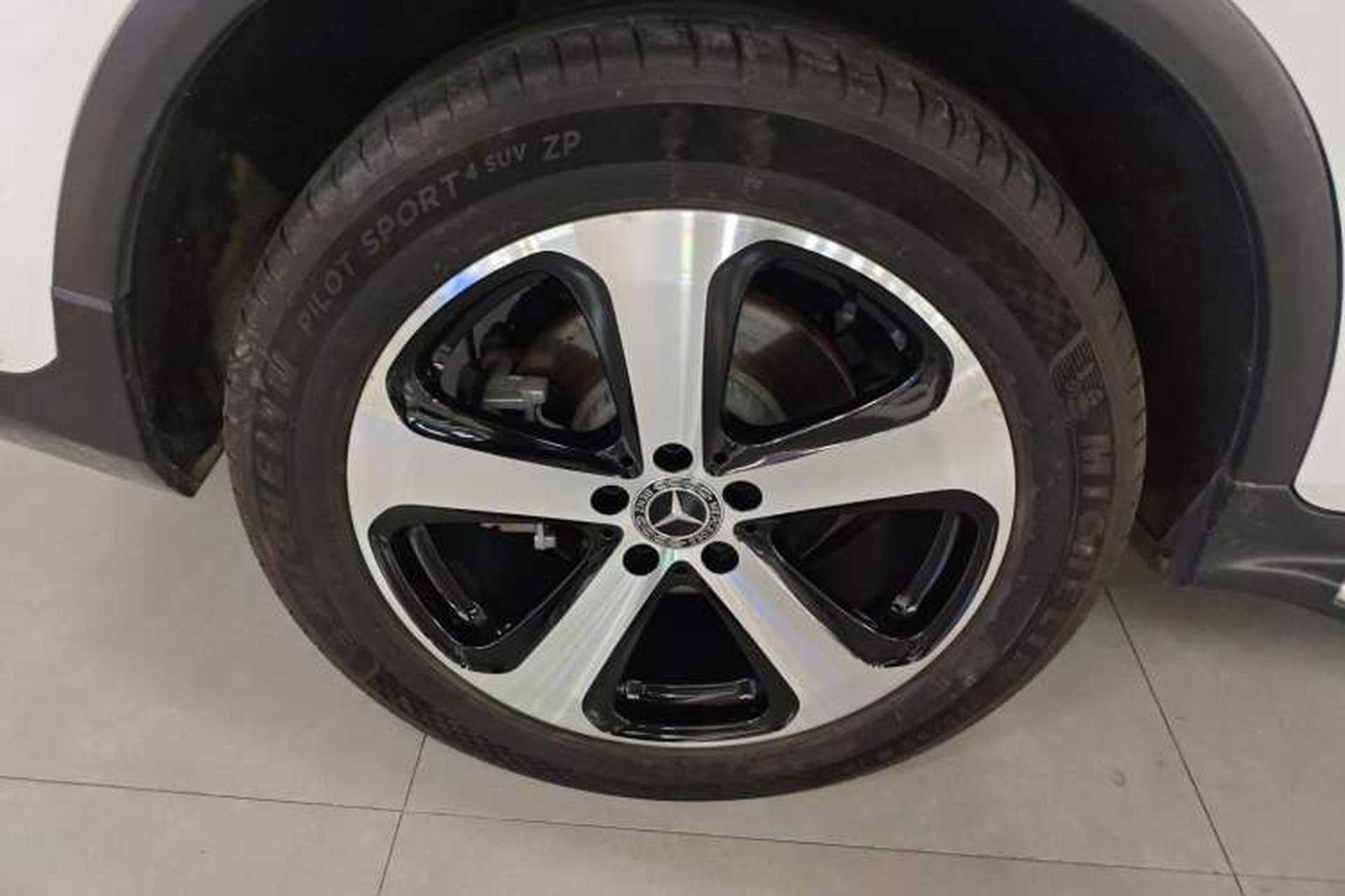 Used Mercedes-Benz GLC 2019 Facelift GLC 260 L 4MATIC Luxury Model Exterior 7