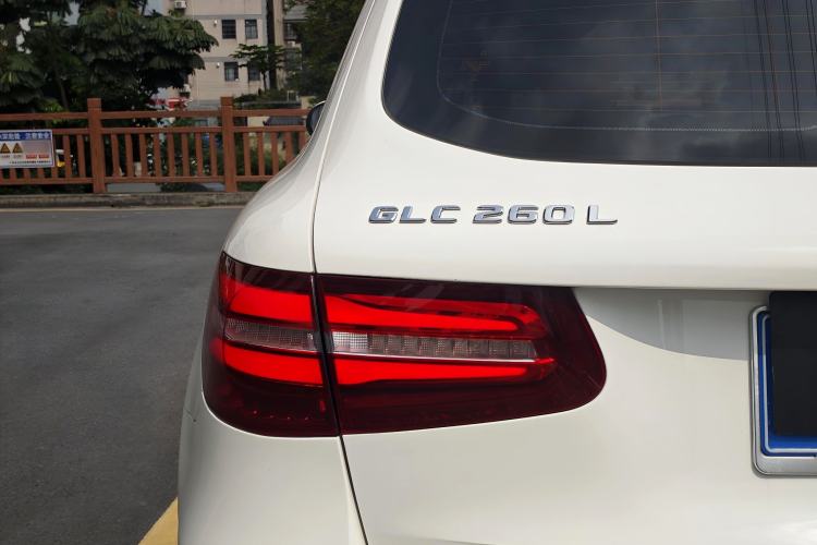 Used Mercedes-Benz GLC 2019 Facelift GLC 260 L 4MATIC Luxury Model Exterior 8