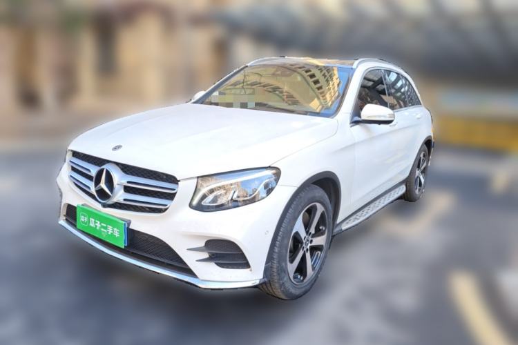 Used Mercedes-Benz GLC 2019 GLC 260 4MATIC Luxury Model Front Left 45 Deg
