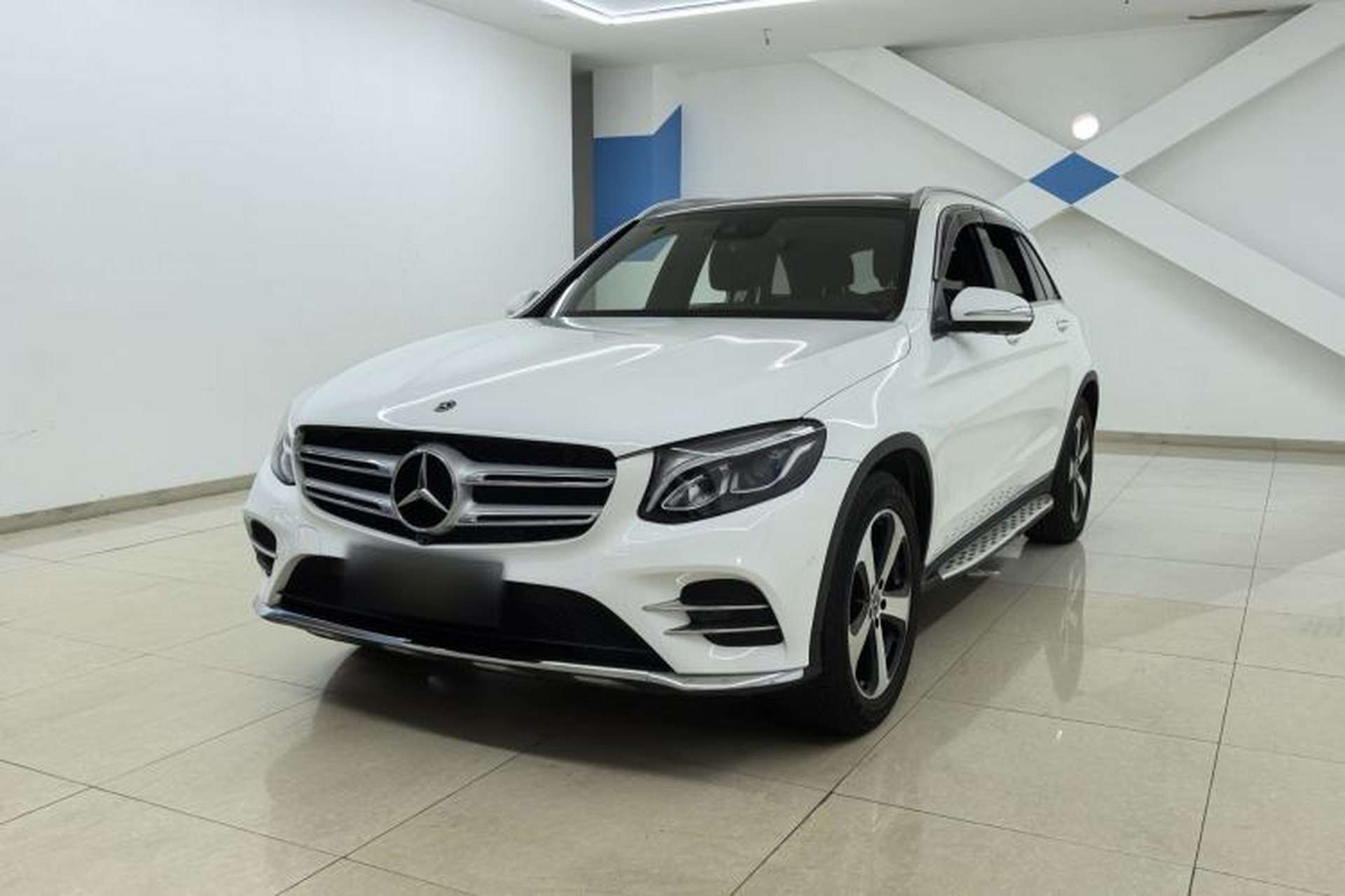 Used Mercedes-Benz GLC 2019 Facelift GLC 260 L 4MATIC Luxury Model Front Left 45 Deg