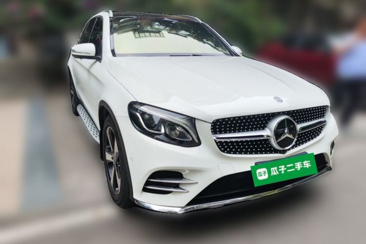 Used Mercedes-Benz GLC 2019 GLC 260 4MATIC Luxury Model Front Right 45 Deg