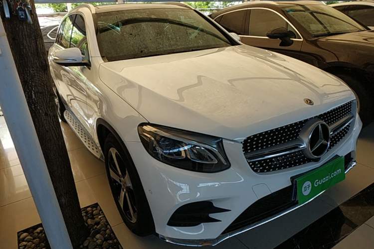 Used Mercedes-Benz GLC 2019 Facelift GLC 260 L 4MATIC Luxury Model Front Right 45 Deg