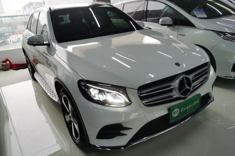 Used Mercedes-Benz GLC 2019 Facelift GLC 260 L 4MATIC Luxury Model Front Right 45 Deg