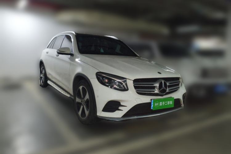 Used Mercedes-Benz GLC 2019 GLC 260 4MATIC Luxury Model Front Right 45 Deg