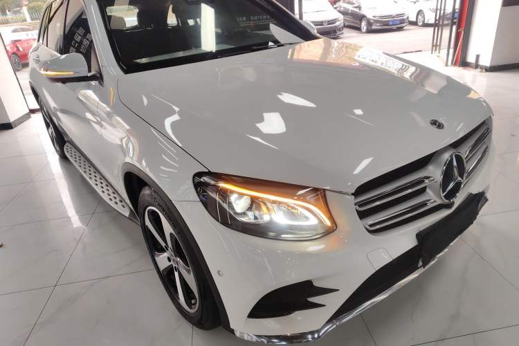 Used Mercedes-Benz GLC 2019 Facelift GLC 260 L 4MATIC Luxury Model Front Right 45 Deg