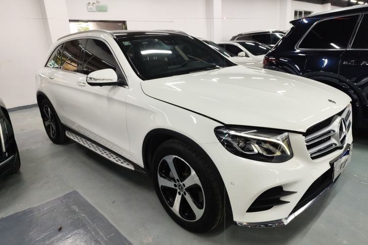 Used Mercedes-Benz GLC 2019 Facelift GLC 260 L 4MATIC Luxury Model Front Right 45 Deg