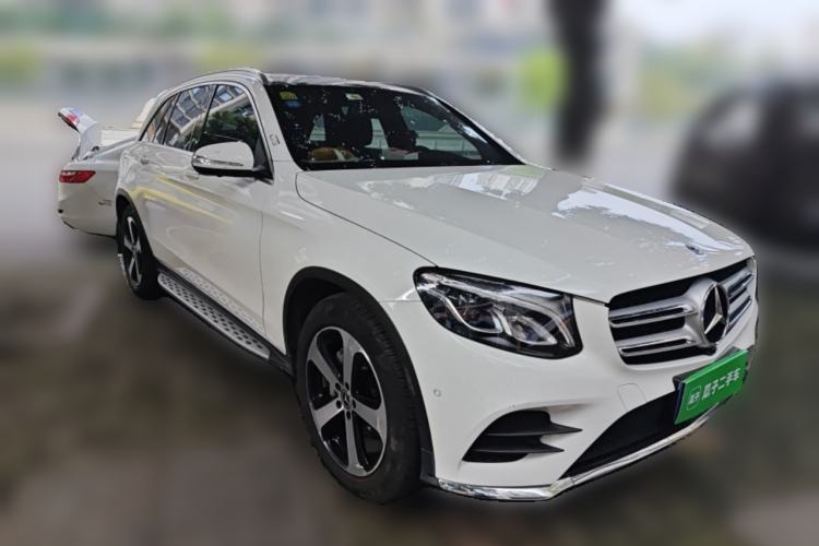 Used Mercedes-Benz GLC 2019 Facelift GLC 260 L 4MATIC Luxury Model Front Right 45 Deg