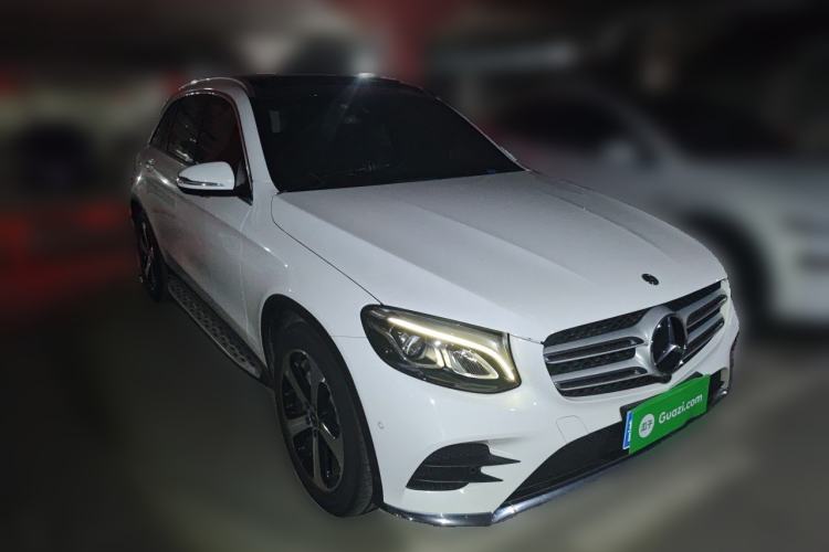 Used Mercedes-Benz GLC 2019 GLC 260 4MATIC Luxury Model Front Right 45 Deg
