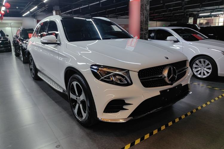 Used Mercedes-Benz GLC 2019 Facelift GLC 260 L 4MATIC Luxury Model Front Right 45 Deg