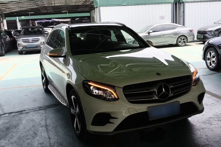 Used Mercedes-Benz GLC 2019 Facelift GLC 260 L 4MATIC Luxury Model Front Right 45 Deg