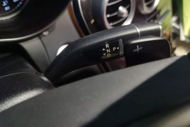 Used Mercedes-Benz GLC 2019 Facelift GLC 260 L 4MATIC Luxury Model Gear Lever