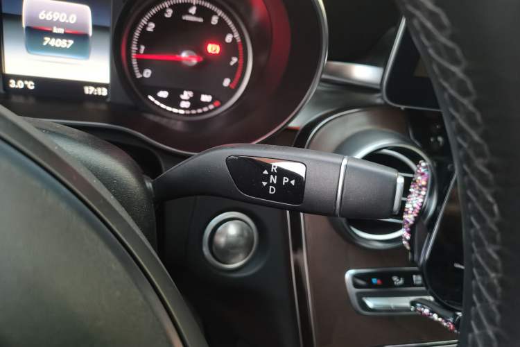 Used Mercedes-Benz GLC 2019 GLC 300 L 4MATIC Dynamic Model Gear Lever