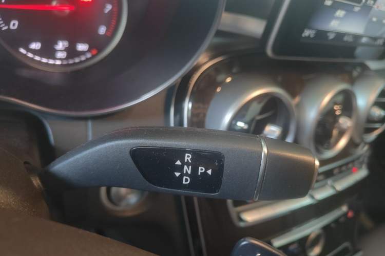 Used Mercedes-Benz GLC 2019 GLC 260 L 4MATIC Dynamic Model Gear Lever