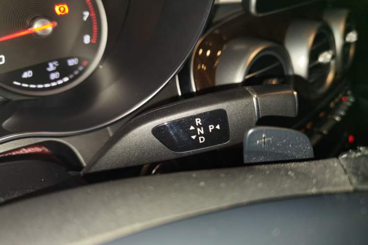 Used Mercedes-Benz GLC 2019 GLC 260 4MATIC Dynamic Edition Gear Lever
