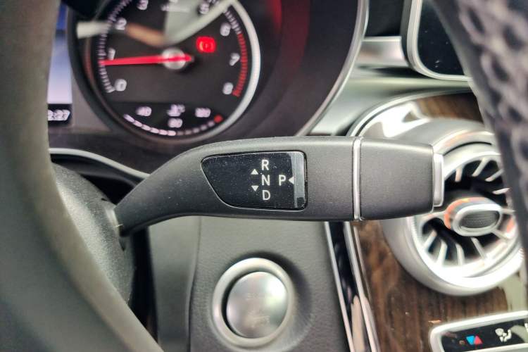 Used Mercedes-Benz GLC 2019 GLC 260 L 4MATIC Dynamic Model Gear Lever