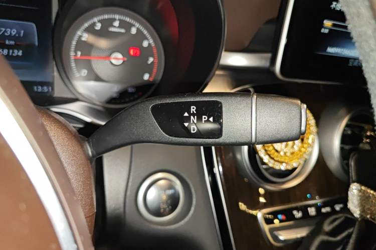 Used Mercedes-Benz GLC 2019 Facelift GLC 260 L 4MATIC Luxury Model Gear Lever