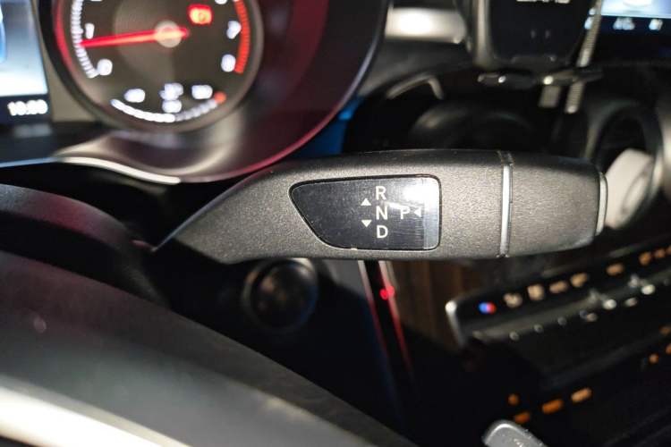 Used Mercedes-Benz GLC 2019 GLC 260 L 4MATIC Dynamic Model Gear Lever