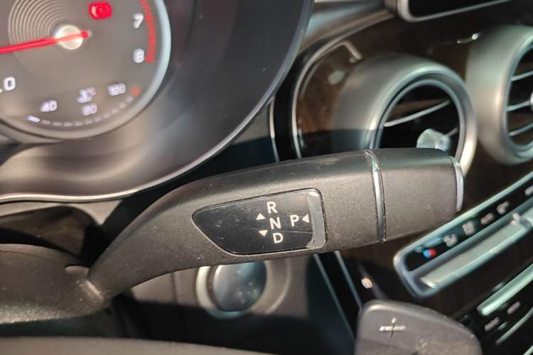 Used Mercedes-Benz GLC 2019 GLC 260 L 4MATIC Dynamic Model Gear Lever