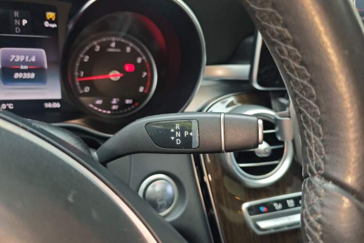 Used Mercedes-Benz GLC 2019 GLC 260 L 4MATIC Dynamic Model Gear Lever