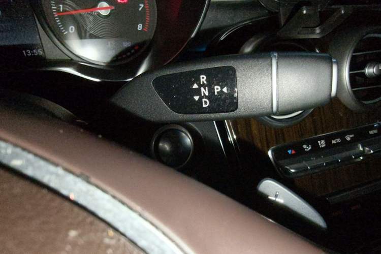 Used Mercedes-Benz GLC 2019 GLC 260 L 4MATIC Dynamic Model Gear Lever