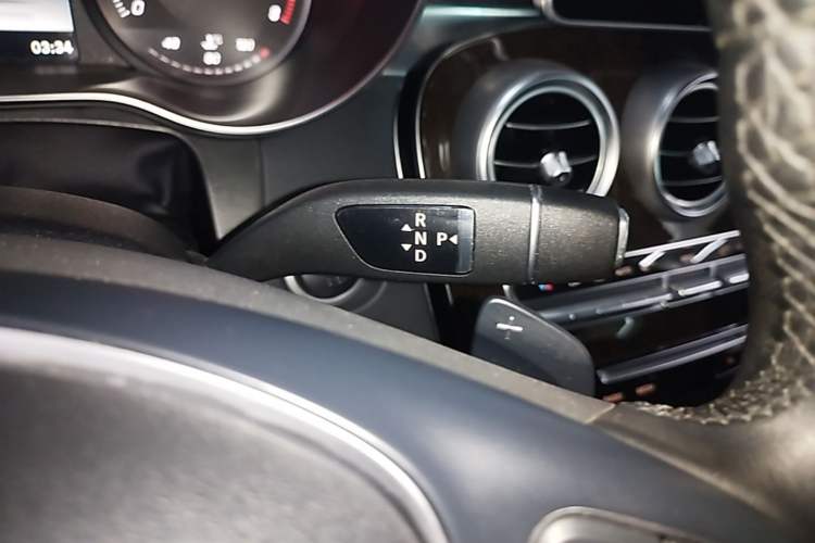 Used Mercedes-Benz GLC 2019 GLC 260 L 4MATIC Dynamic Model Gear Lever