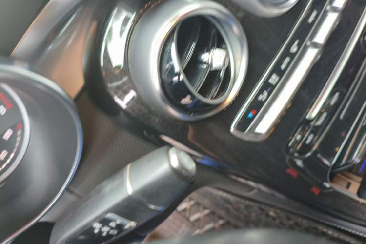 Used Mercedes-Benz GLC 2019 GLC 260 L 4MATIC Dynamic Model Gear Lever