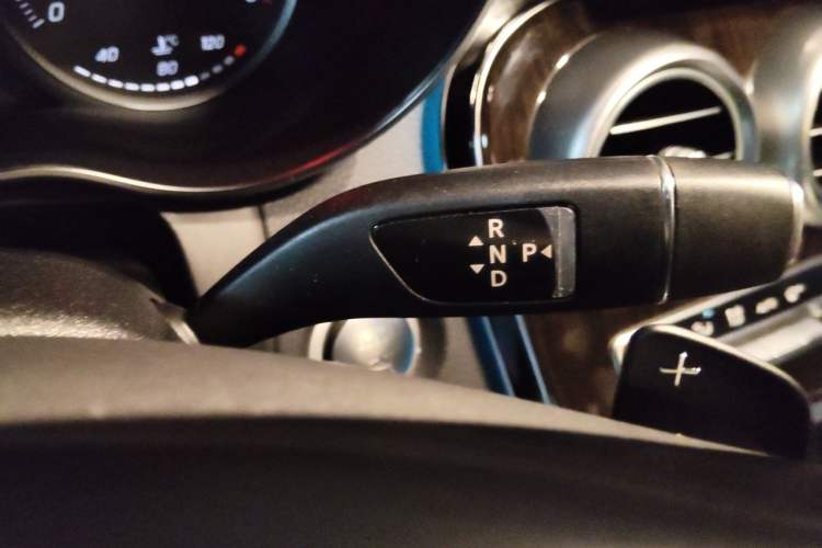 Used Mercedes-Benz GLC 2019 GLC 260 L 4MATIC Dynamic Model Gear Lever