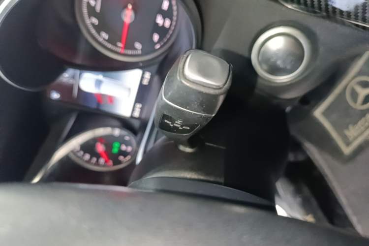 Used Mercedes-Benz GLC 2019 GLC 260 L 4MATIC Dynamic Model Gear Lever