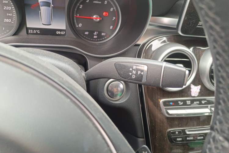 Used Mercedes-Benz GLC 2019 GLC 260 L 4MATIC Dynamic Model Gear Lever