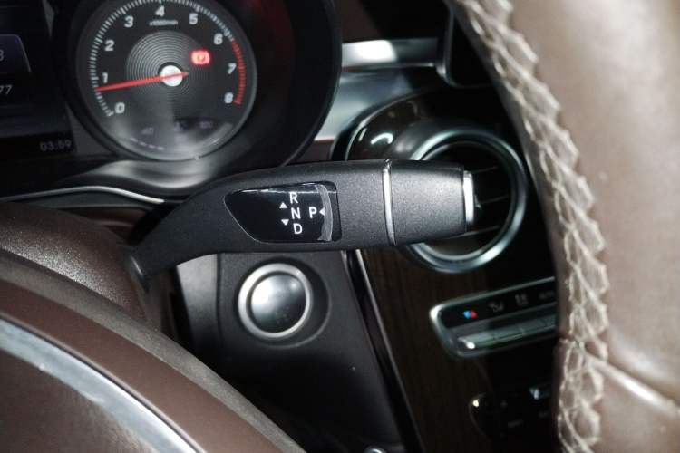 Used Mercedes-Benz GLC 2019 GLC 260 L 4MATIC Dynamic Model Gear Lever