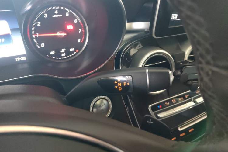Used Mercedes-Benz GLC 2019 GLC 260 L 4MATIC Dynamic Model Gear Lever