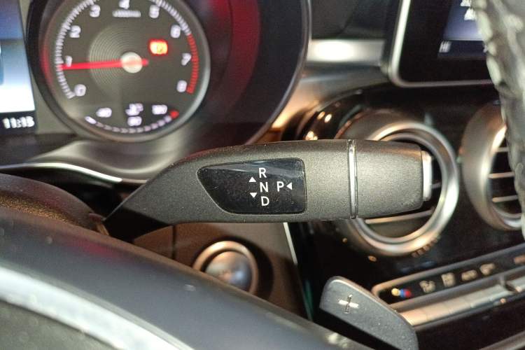 Used Mercedes-Benz GLC 2019 GLC 260 L 4MATIC Dynamic Model Gear Lever